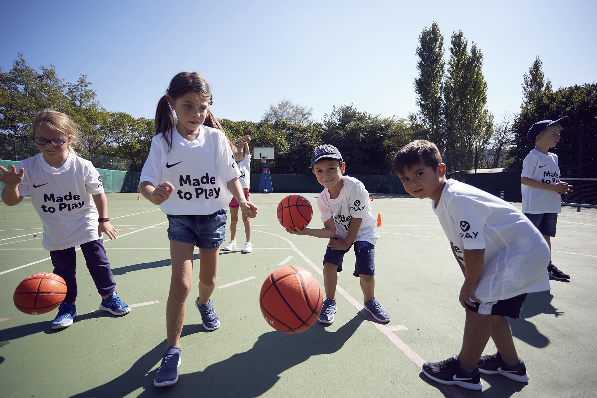 Enfants qui jouent 