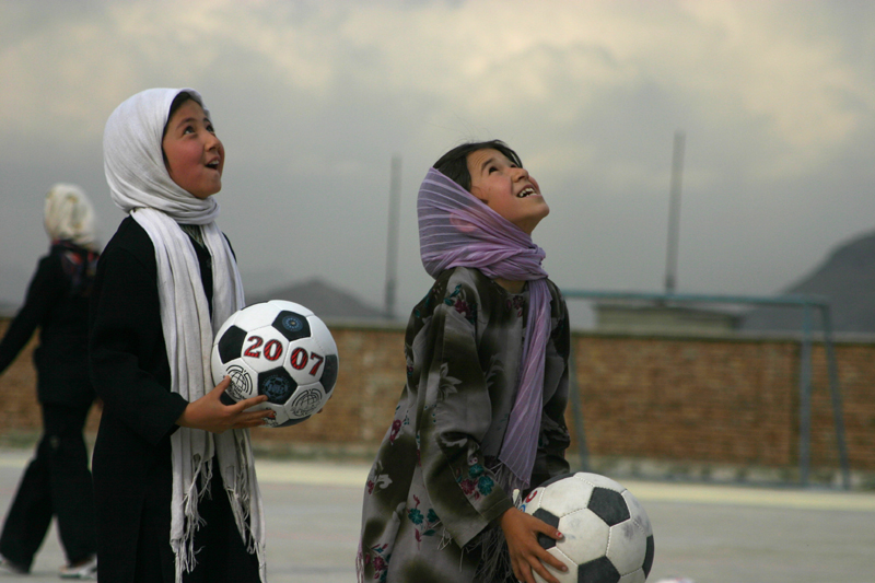 Afghanistan ballon 2 filles