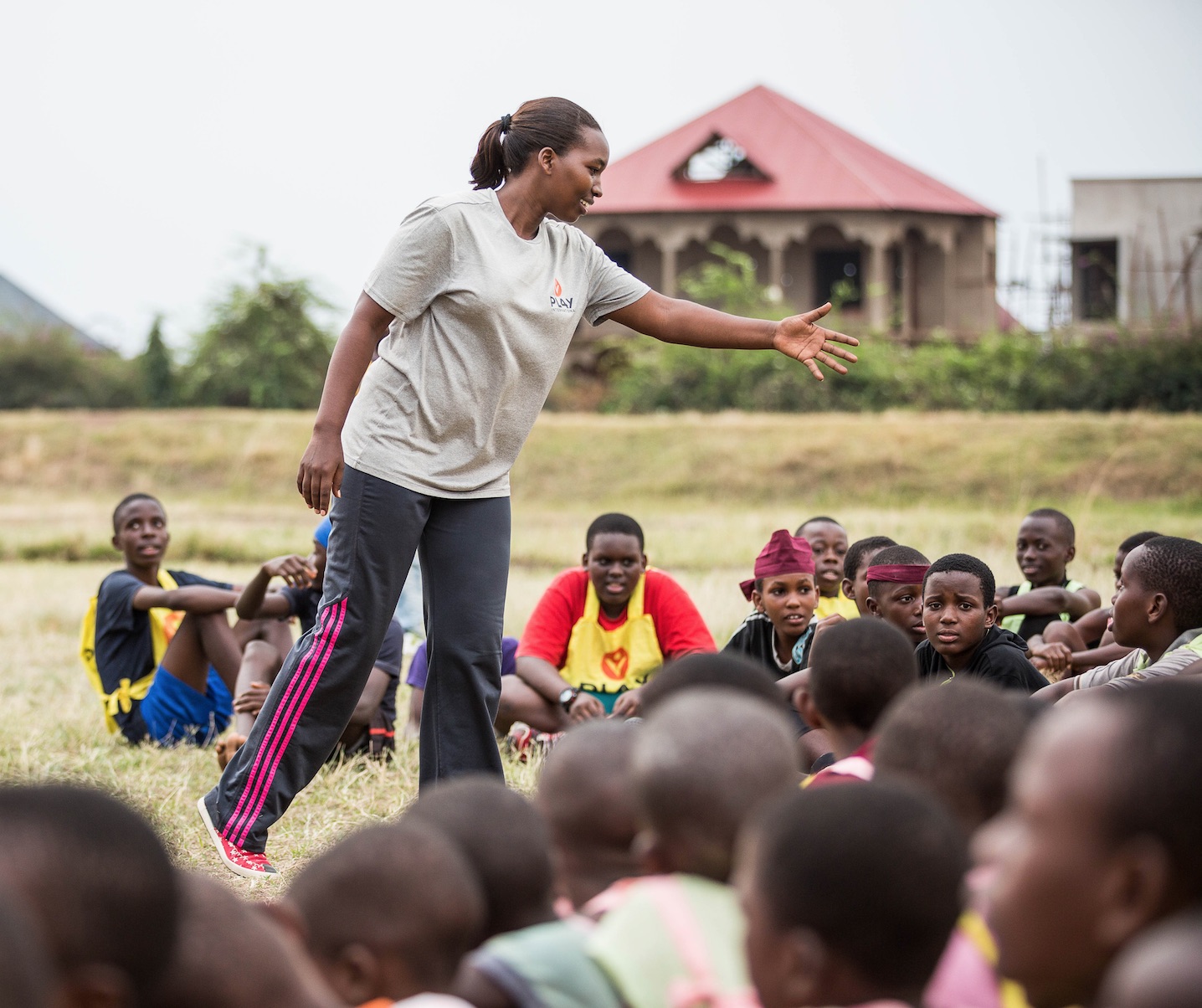Burundi - AFD juillet - seance play + enfants assis